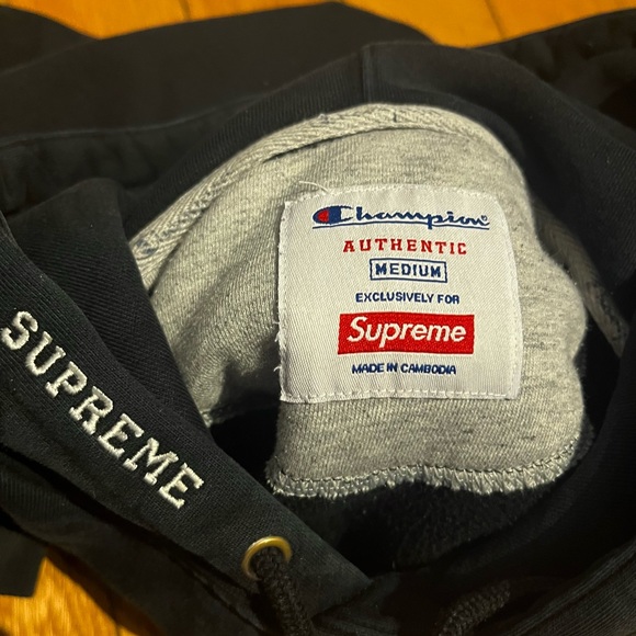 Champion x Supreme hoodie (Medium) - Picture 5 of 5